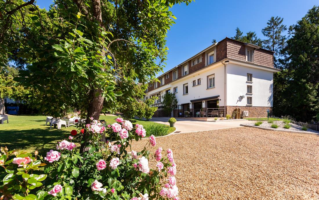 Sicherer Privatparkplatz Hotel La Pommeraie Le Mans - Hotel Le Mans - Le Mans Hotel
